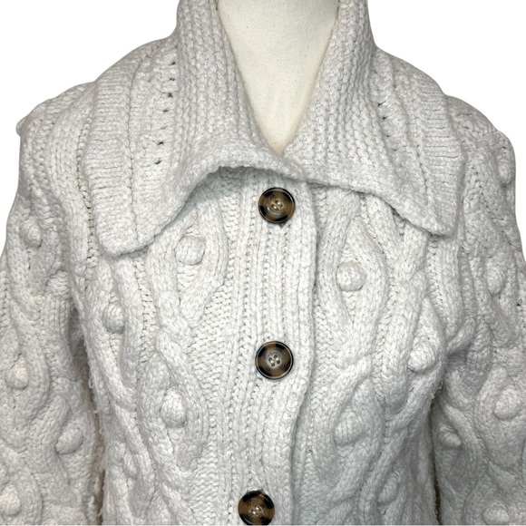 Zara Chunky Cable Knit Cropped Cardigan Sweater in Size Small - Picture 4 of 11